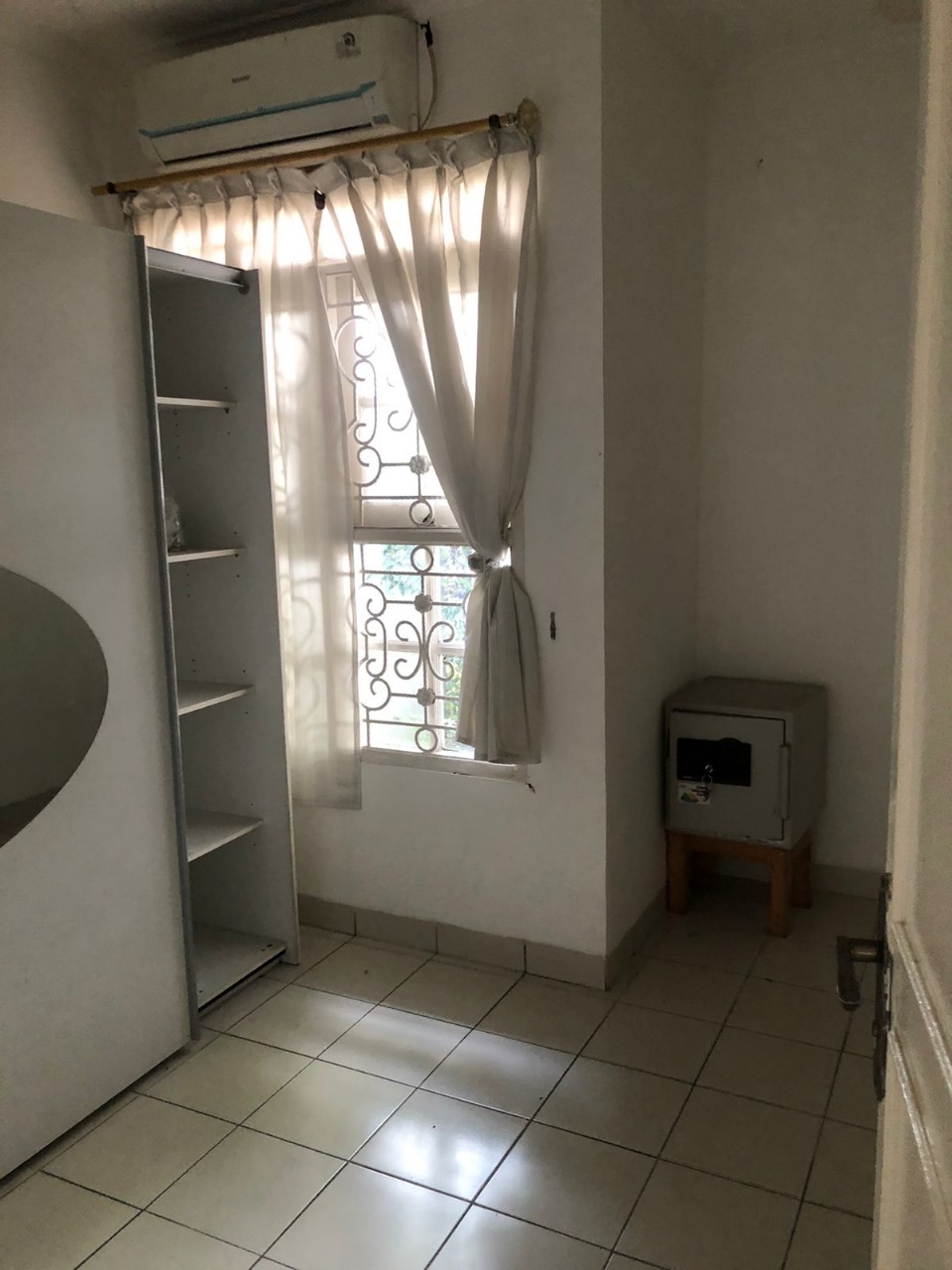 Rumah dijual di Picadily Lippo Cikarang